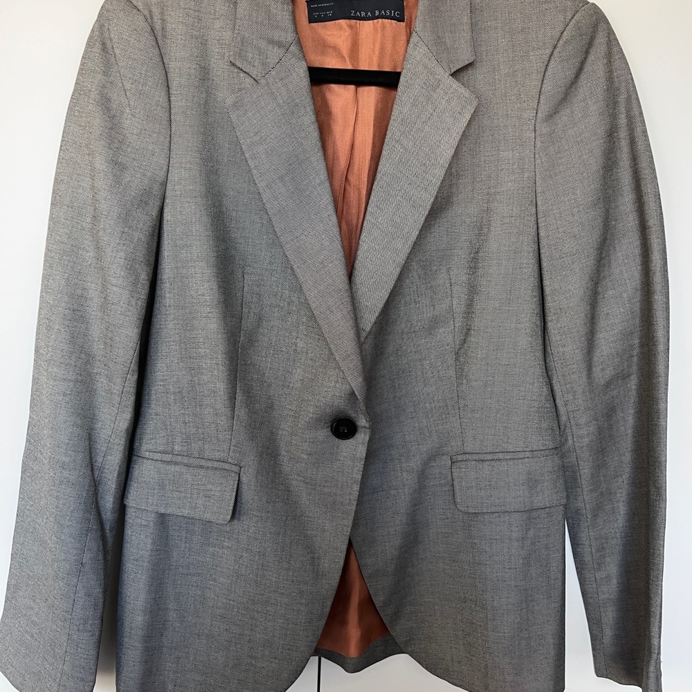 Zara Oversized Gray Blazer with Notched Lapels and Tailored Fit